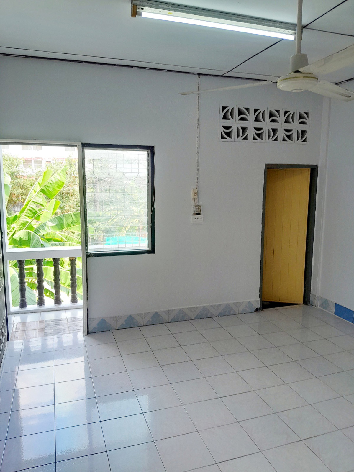 Condo — photo 1