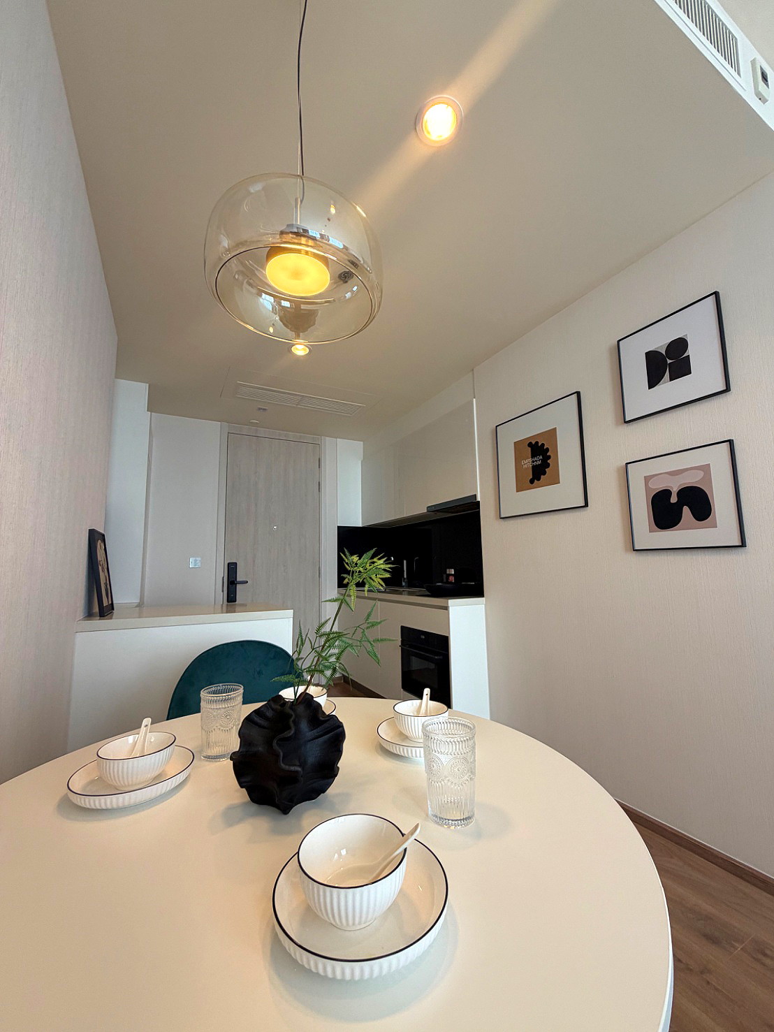 Pictures of Noble Form Thonglor 8/29