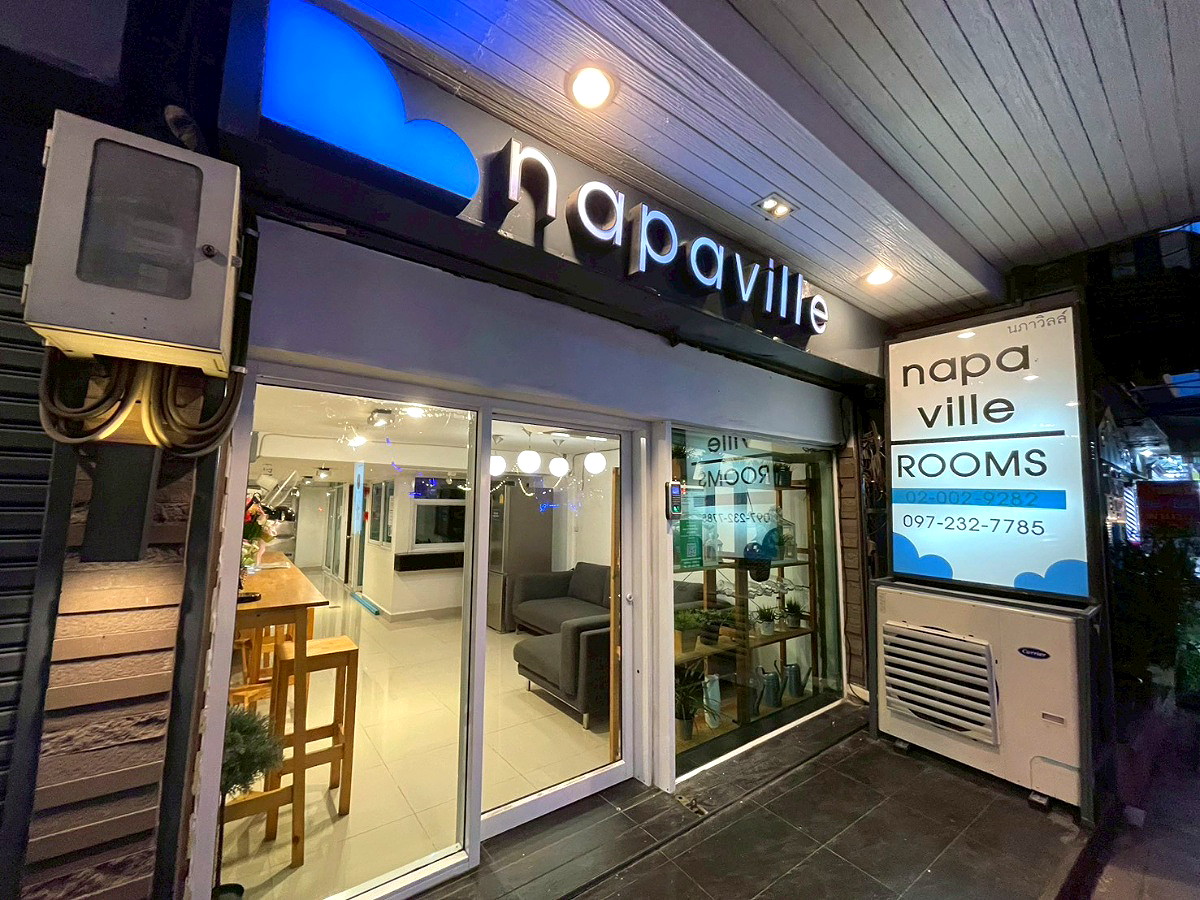 Pictures of Napaville 25/27