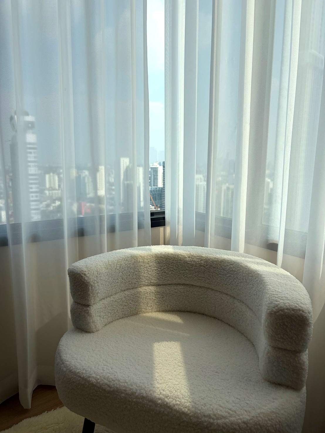 Pictures of Noble Form Thonglor 16/29