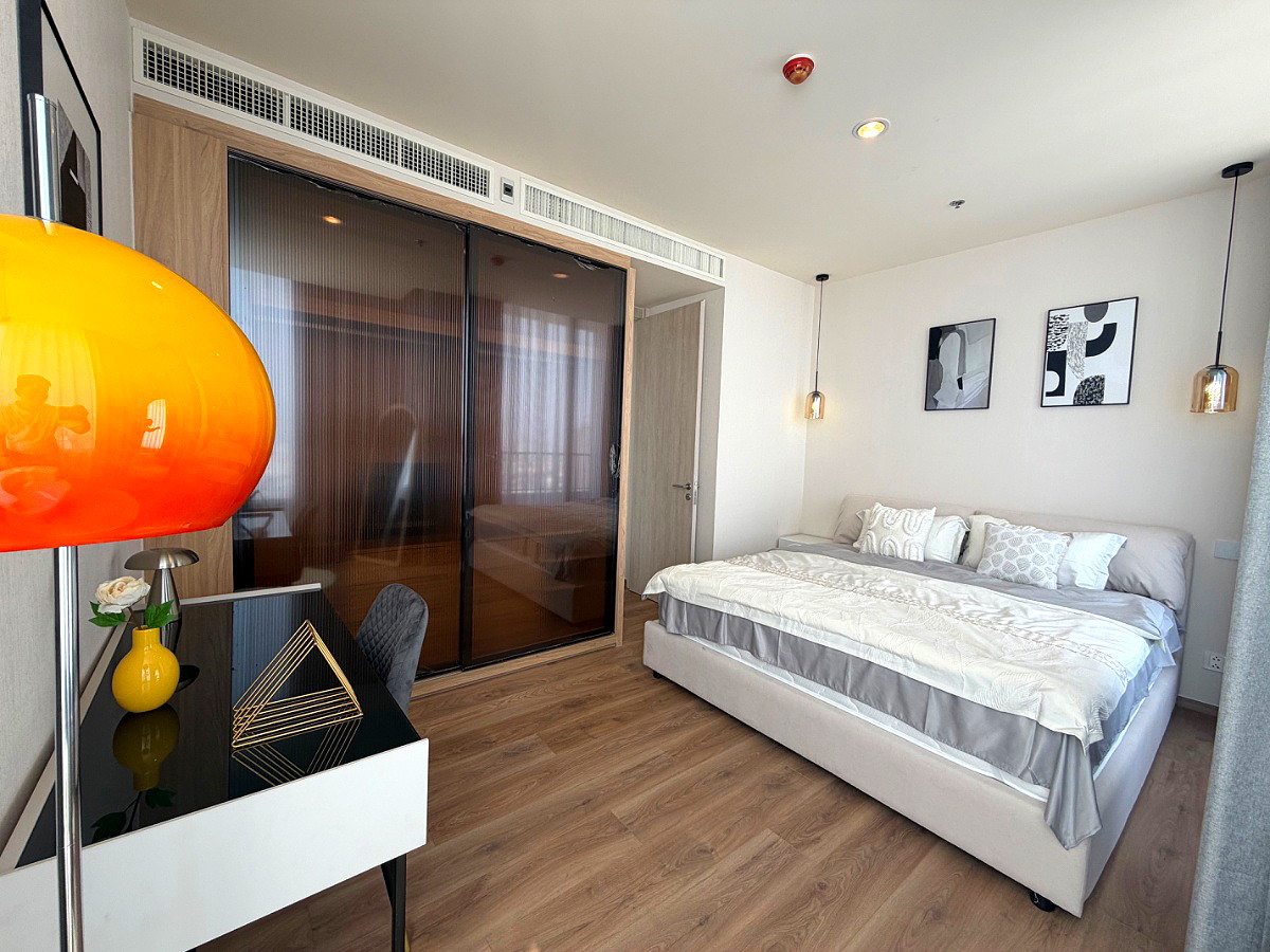 Pictures of Noble Form Thonglor 21/29