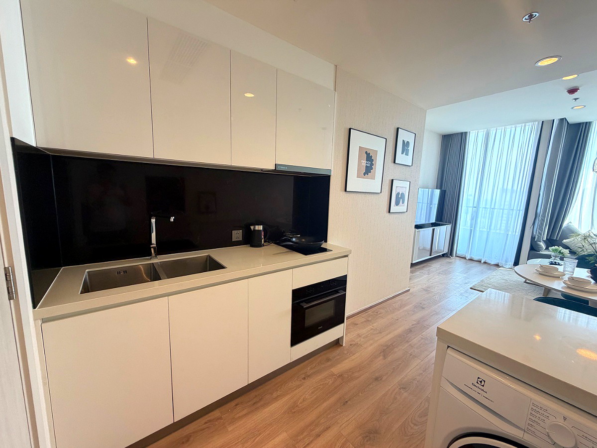 Pictures of Noble Form Thonglor 4/29