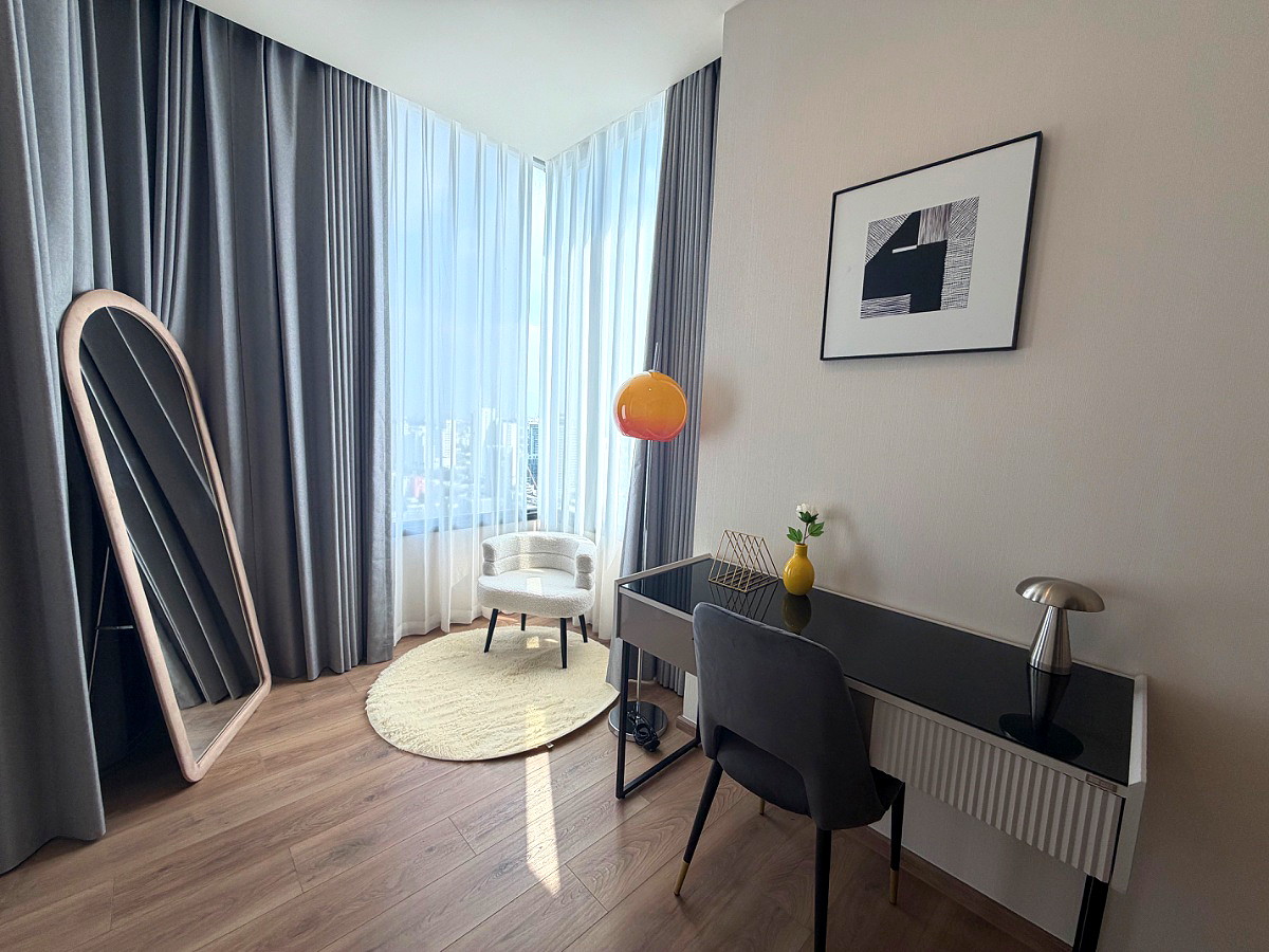 Pictures of Noble Form Thonglor 14/29