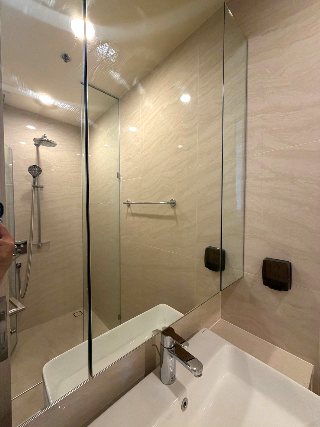 Pictures of Noble Form Thonglor 22/29