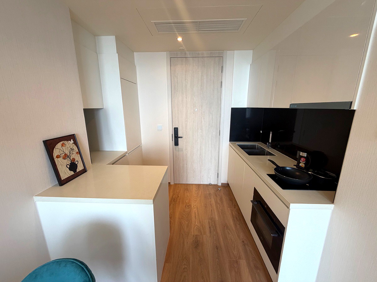 Pictures of Noble Form Thonglor 2/29