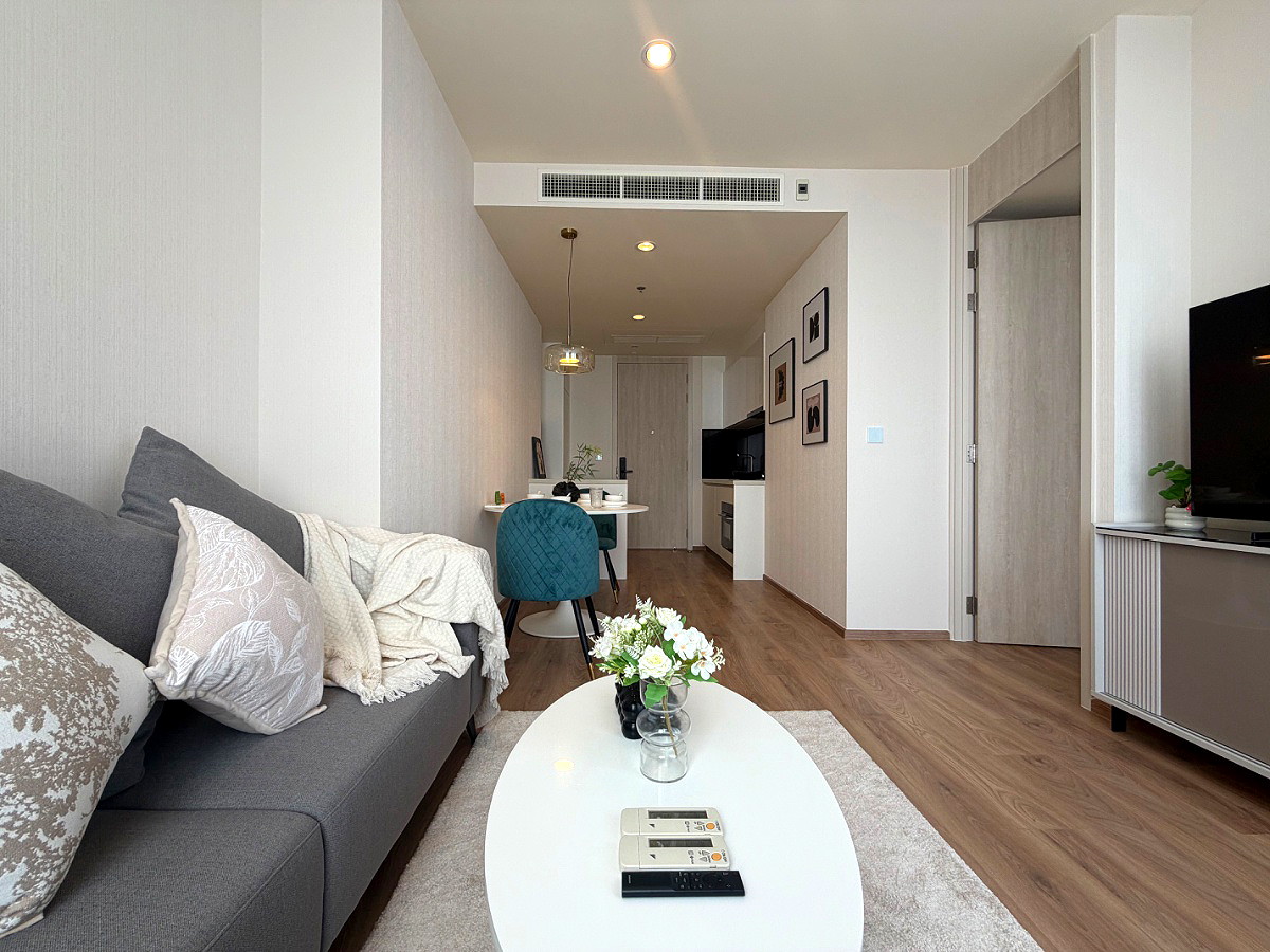 Pictures of Noble Form Thonglor 7/29