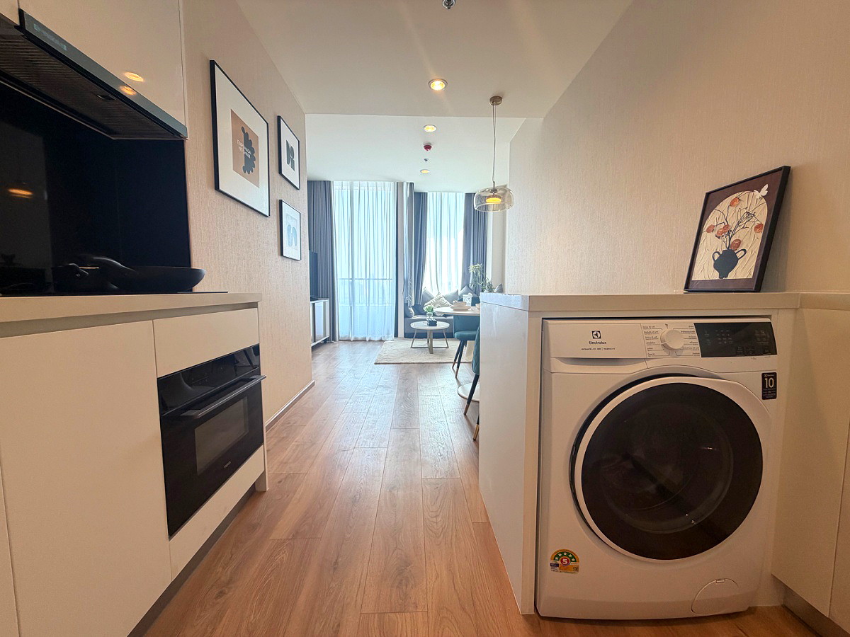 Pictures of Noble Form Thonglor 5/29