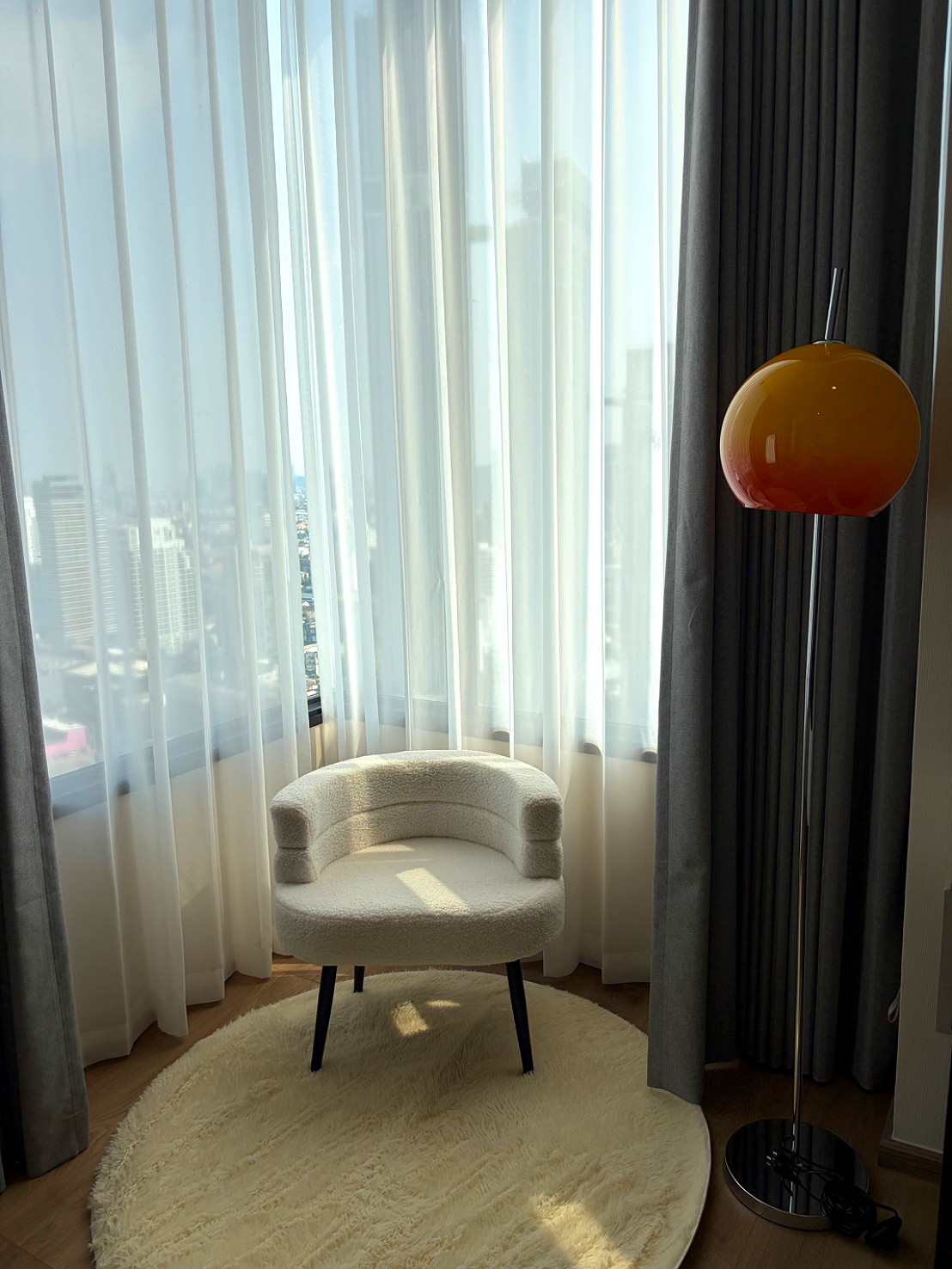 Pictures of Noble Form Thonglor 15/29