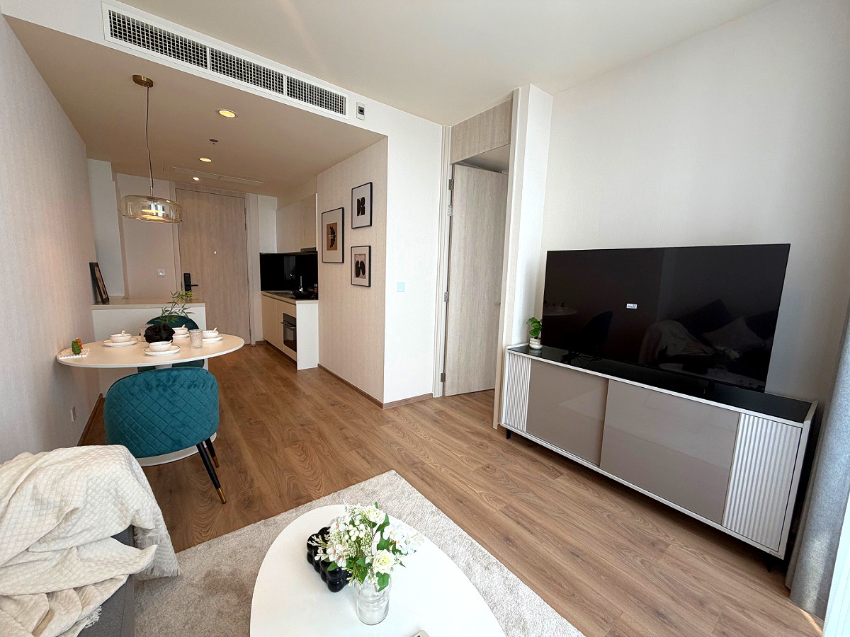 Pictures of Noble Form Thonglor 6/29