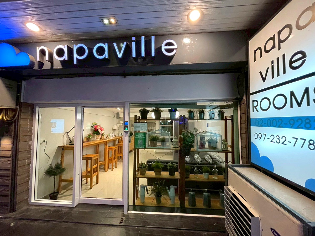 Pictures of Napaville 24/27