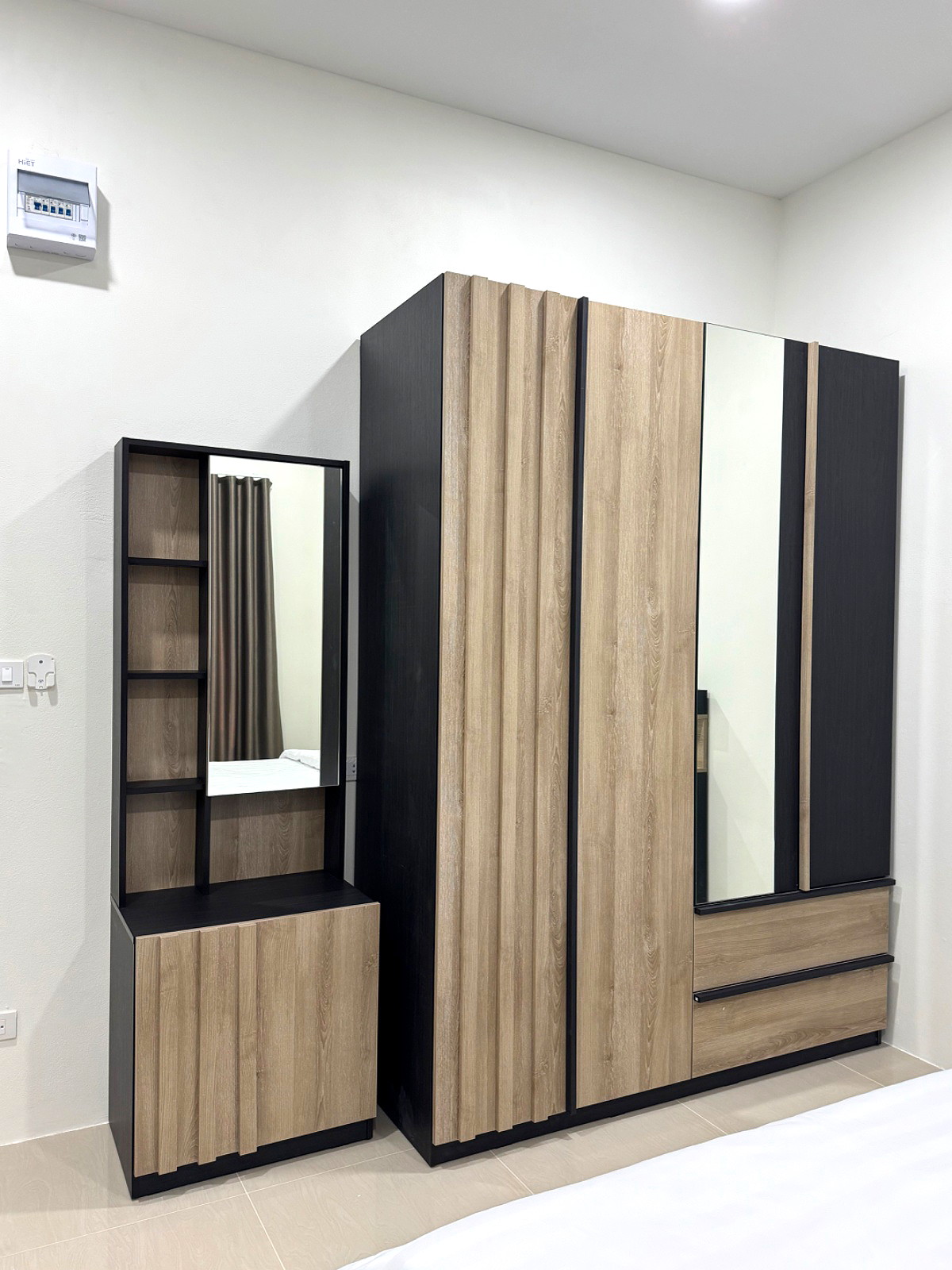 Pictures of Pataravarit place 3/16