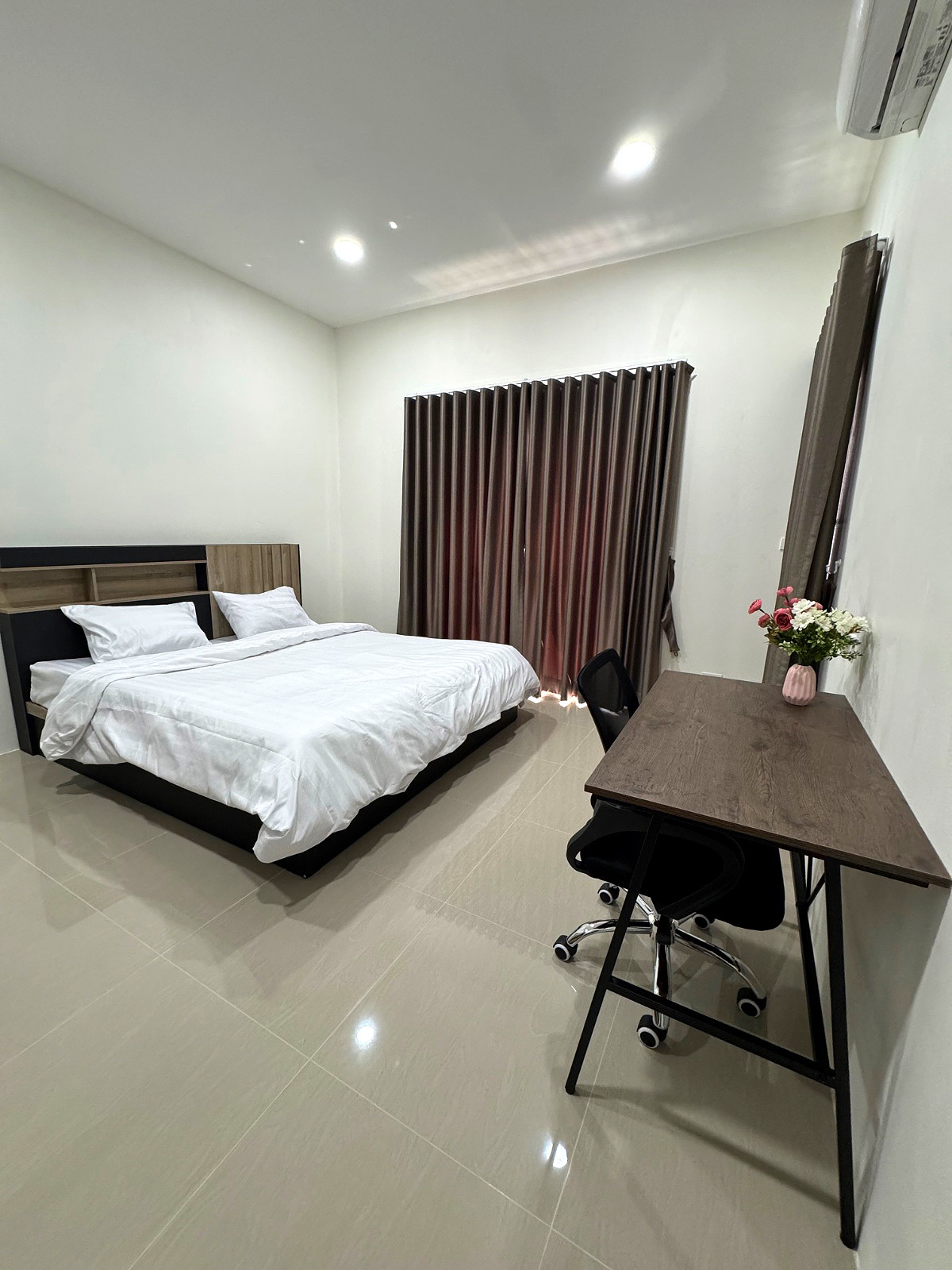 Pictures of Pataravarit place 4/16