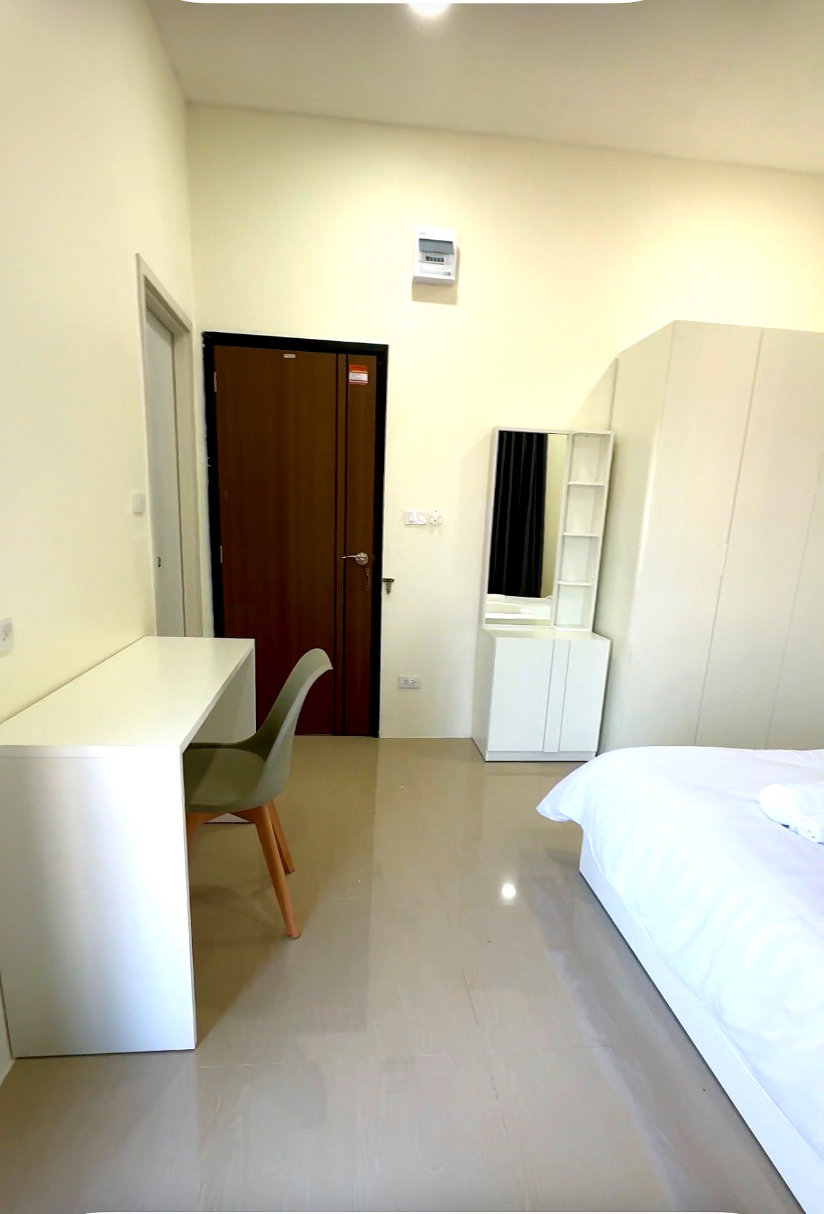 Pictures of Pataravarit place 8/16