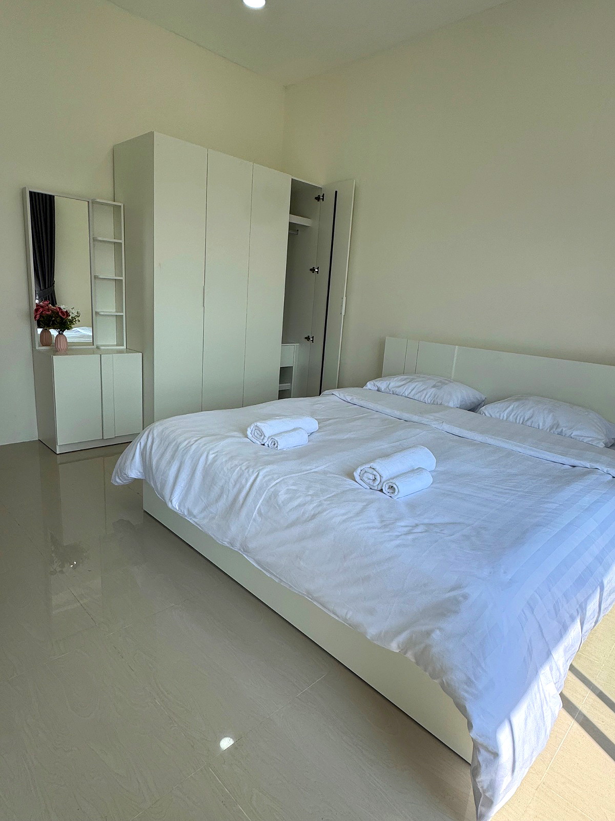 Pictures of Pataravarit place 7/16