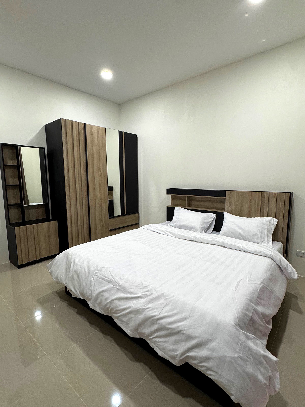 Pictures of Pataravarit place 5/16