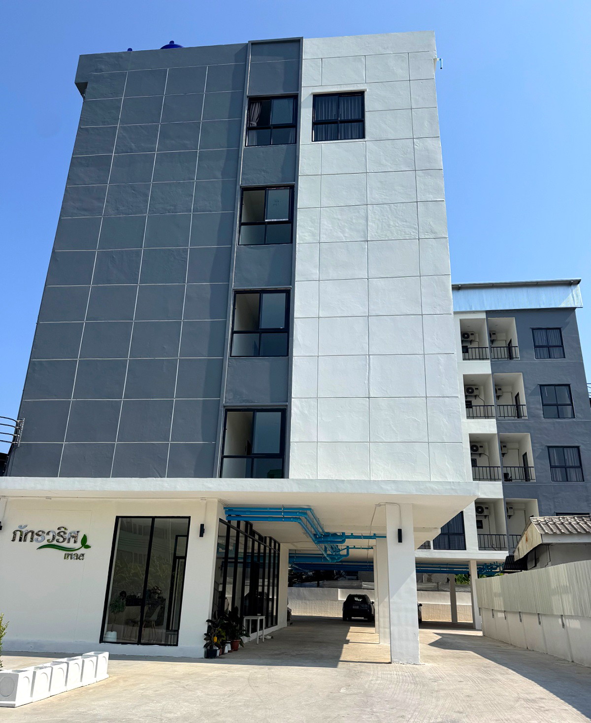 Pictures of Pataravarit place 10/16