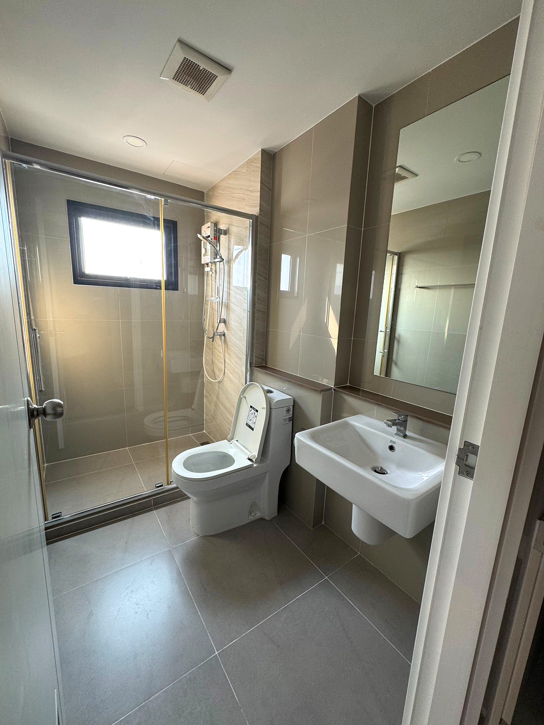 Pictures of  For Rent: The Tree Sukhumvit 71 Ekamai | Corner Unit High Floor View | 18,000 THB/mo 14/31