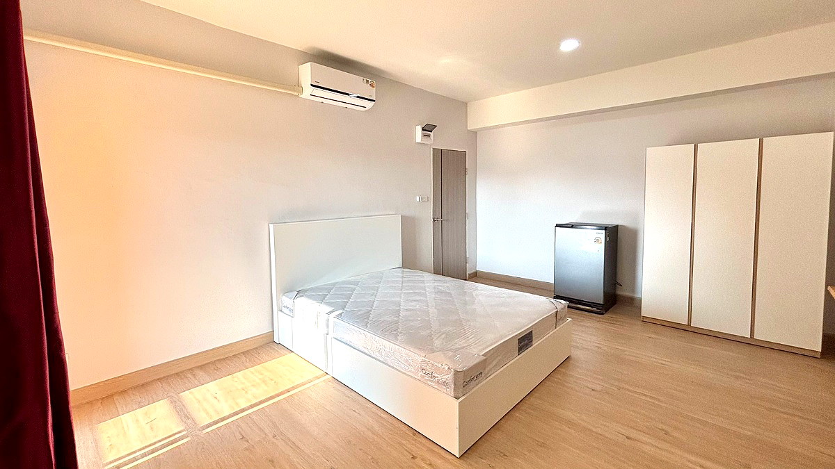 Pictures of THEE PA K.N.P.MANSION 2/6