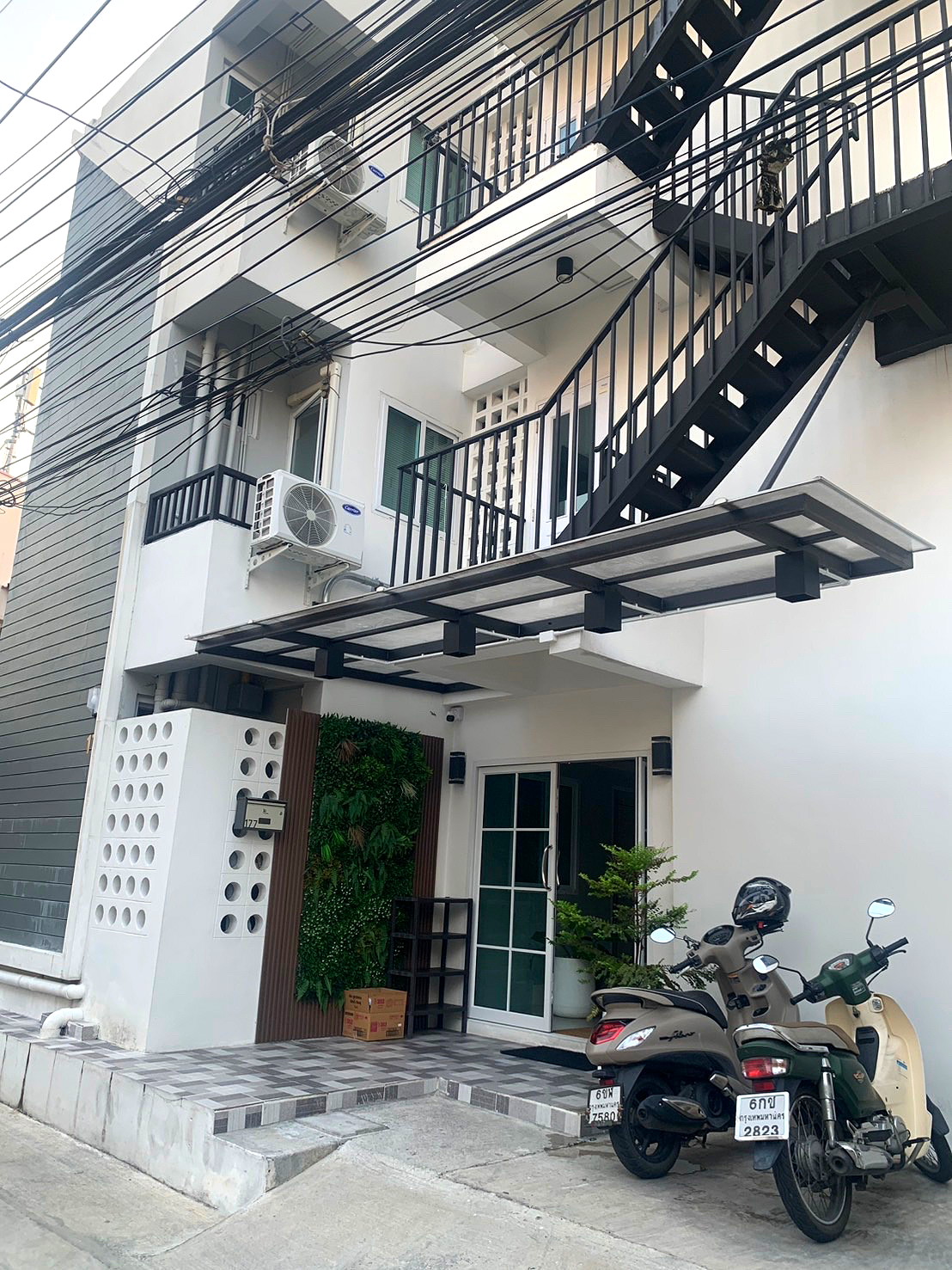 Pictures of A.R. Residence 4/11