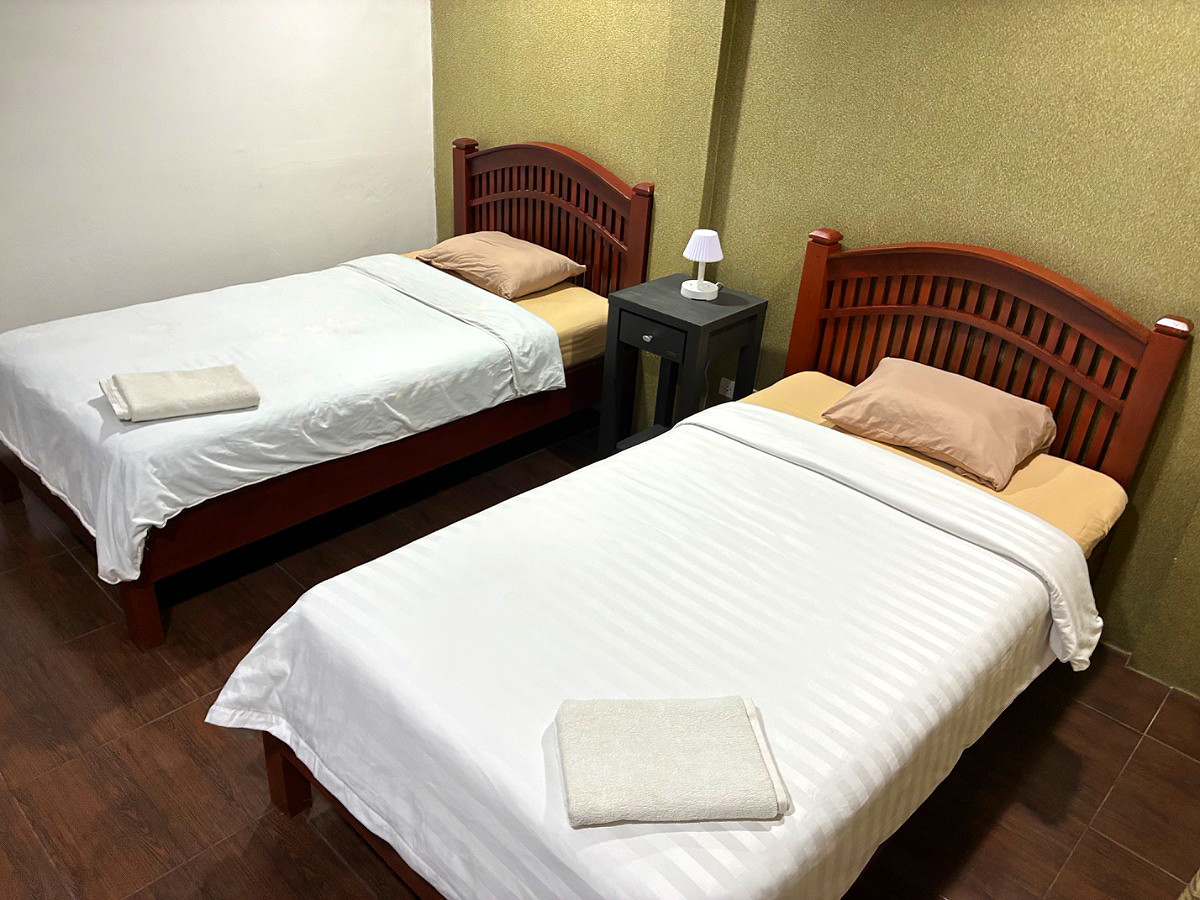 Pictures of Farang house apartments  1/16