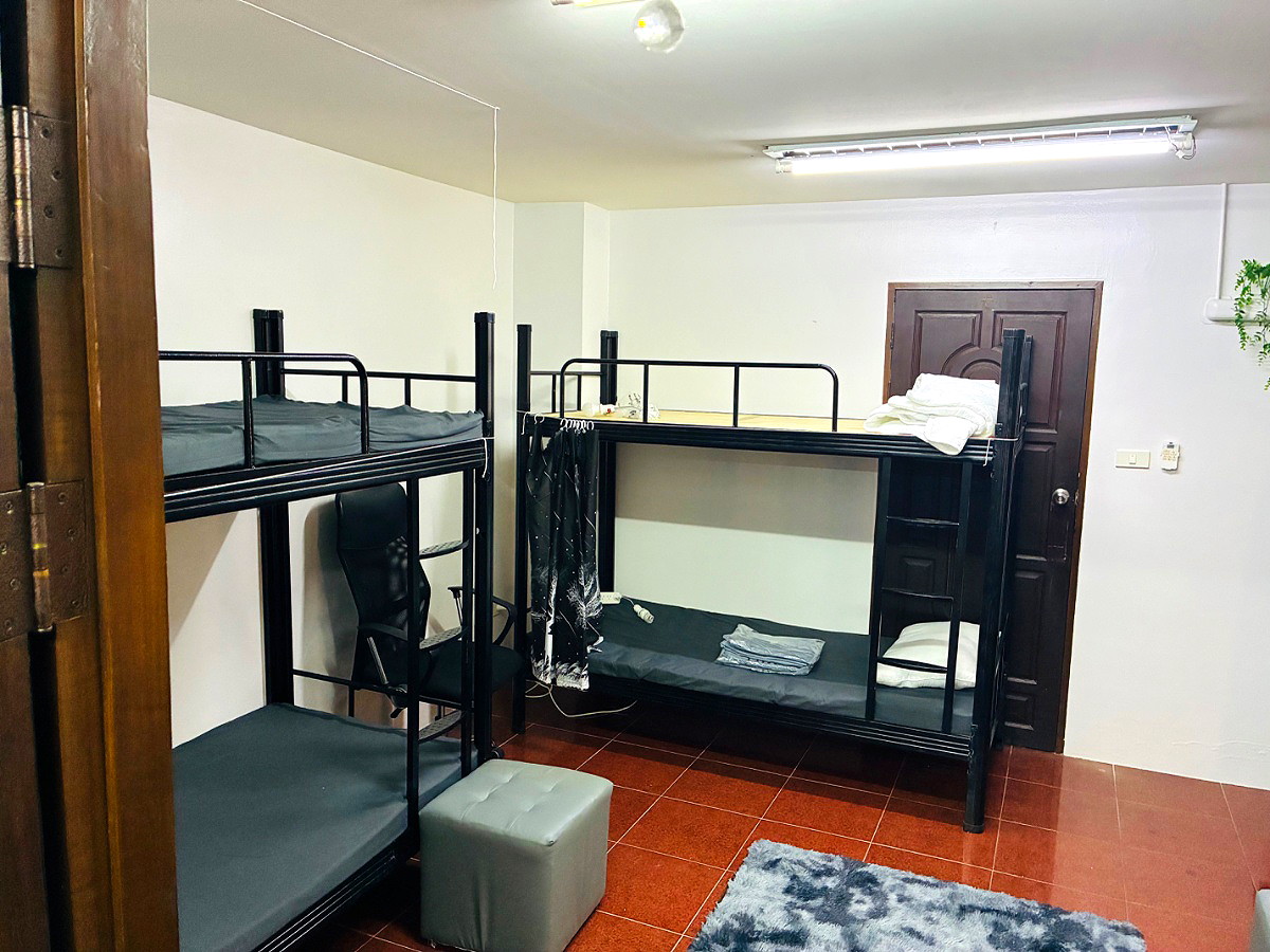 Pictures of Farang house apartments  9/16