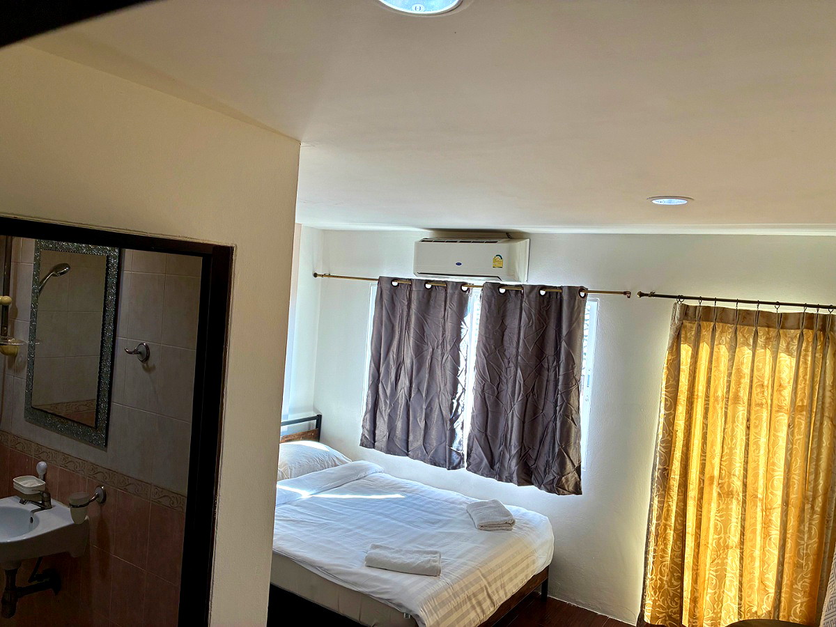 Pictures of Farang house apartments  6/16