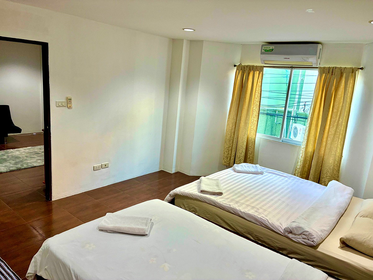 Pictures of Farang house apartments  8/16