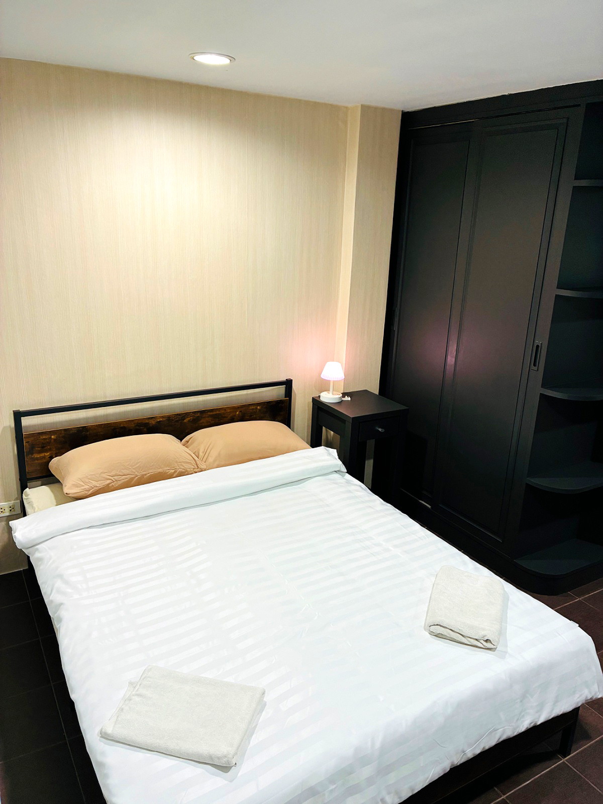 Pictures of Farang house apartments  10/16