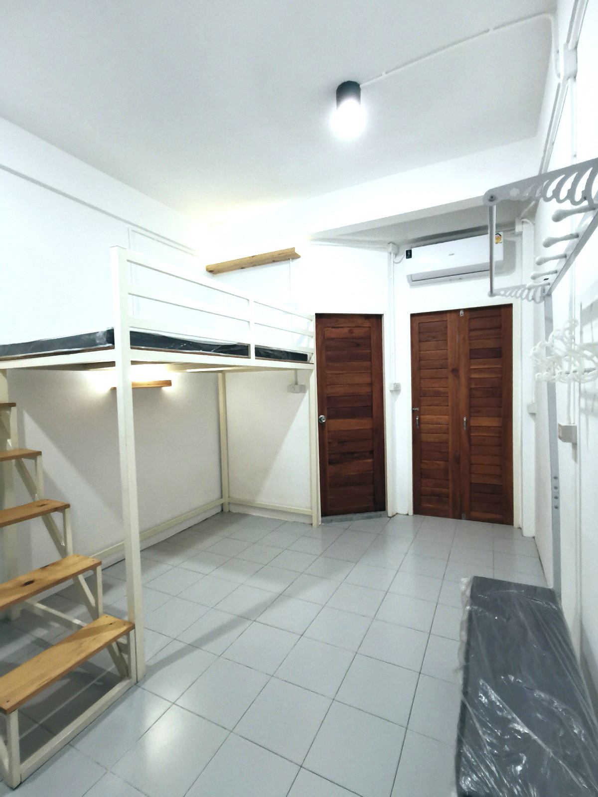 Pictures of SARANBURI 1/9