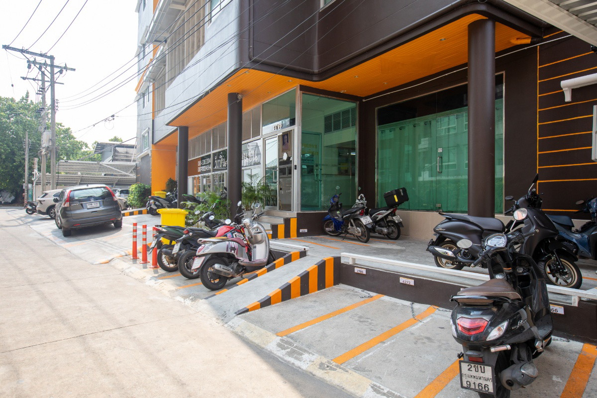 Condo · Lat Phrao, bangkok — photo 2