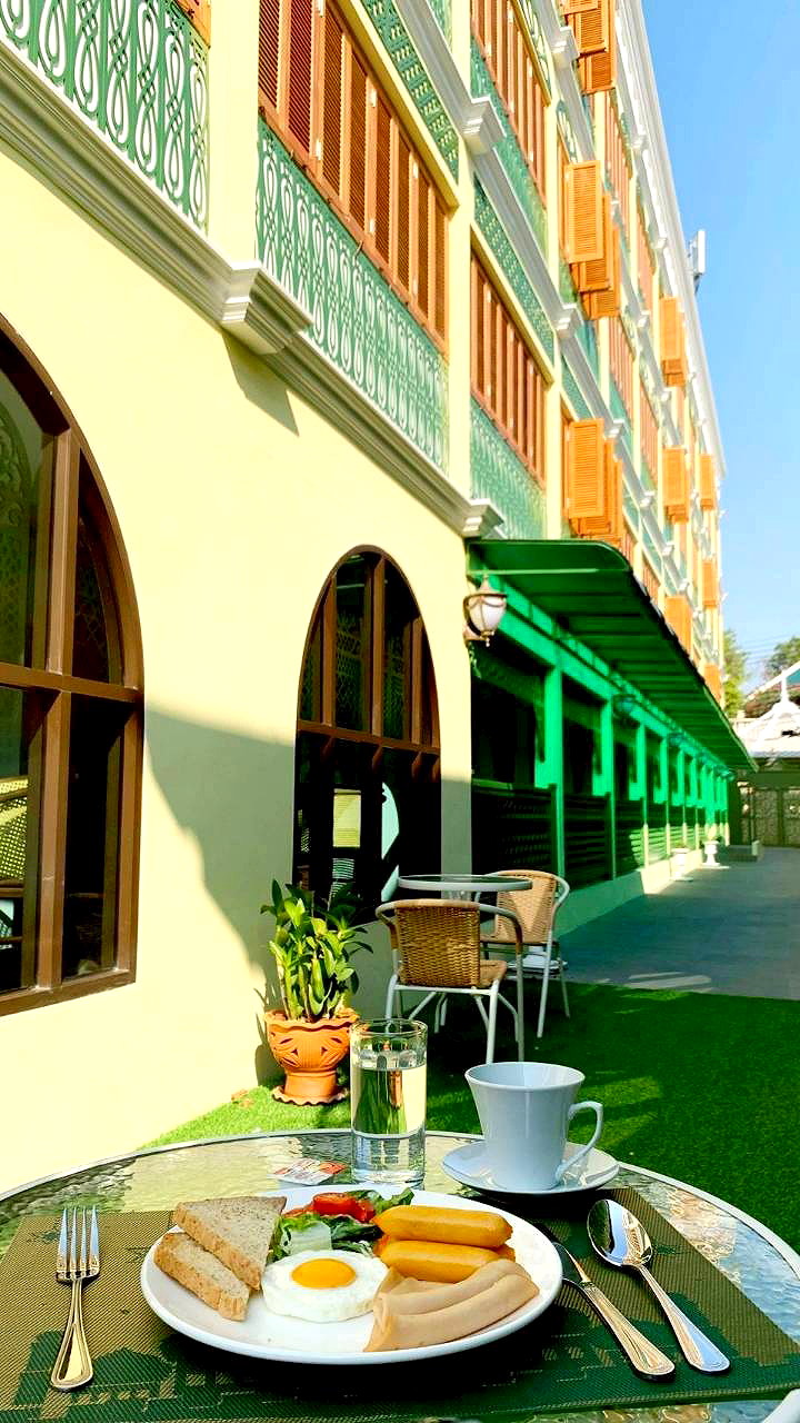 Pictures of Day/Monthly Full Services BangLuang Boutique Hotel 5-min to wat arun (Itsaraphap MRT Station)  36/36