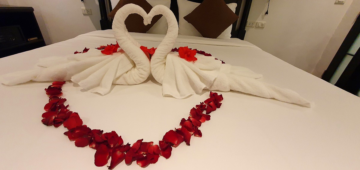 Pictures of Day/Monthly Full Services BangLuang Boutique Hotel 5-min to wat arun (Itsaraphap MRT Station)  14/36