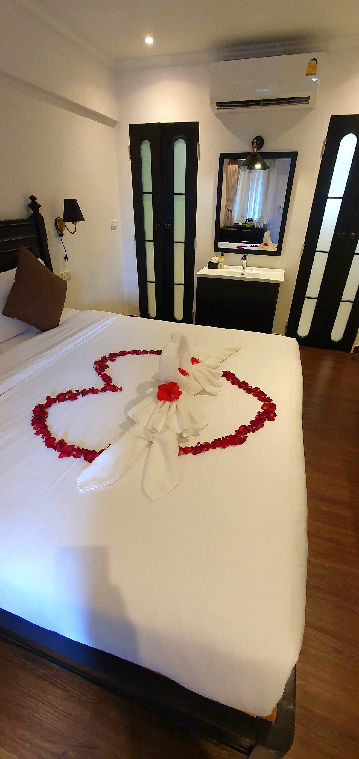 Pictures of Day/Monthly Full Services BangLuang Boutique Hotel 5-min to wat arun (Itsaraphap MRT Station)  20/36