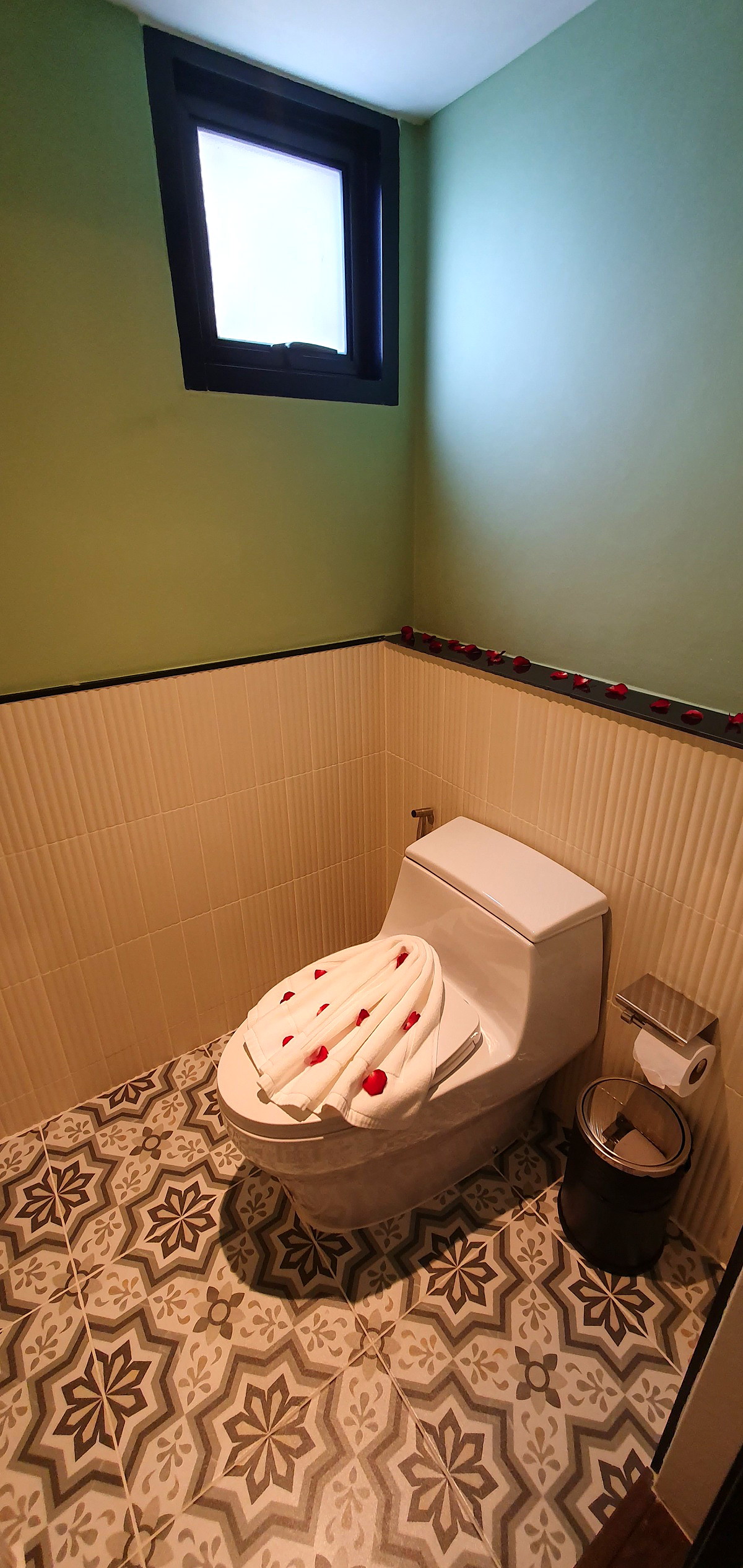 Pictures of Day/Monthly Full Services BangLuang Boutique Hotel 5-min to wat arun (Itsaraphap MRT Station)  28/36