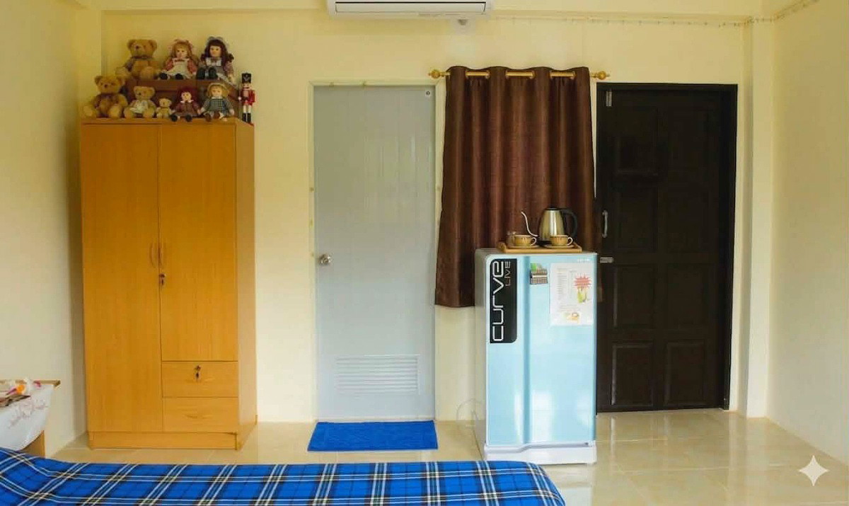 Pictures of Monmanee Mansion 12/13