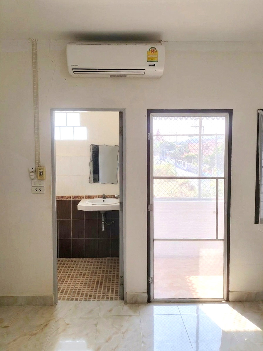 รูปภาพ ยุวทิตย์เพลส - หอพัก ห้องพัก ห้องเช่า อพาร์ทเม้นท์ ใกล้บิ๊กซีลพบุรี  | อพาร์ทเม้นท์ หอพัก ที่พัก ห้องพัก - รูปที่ 3/11