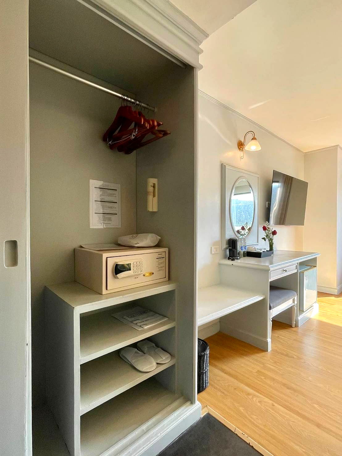 Pictures of CH Hotel 3/7