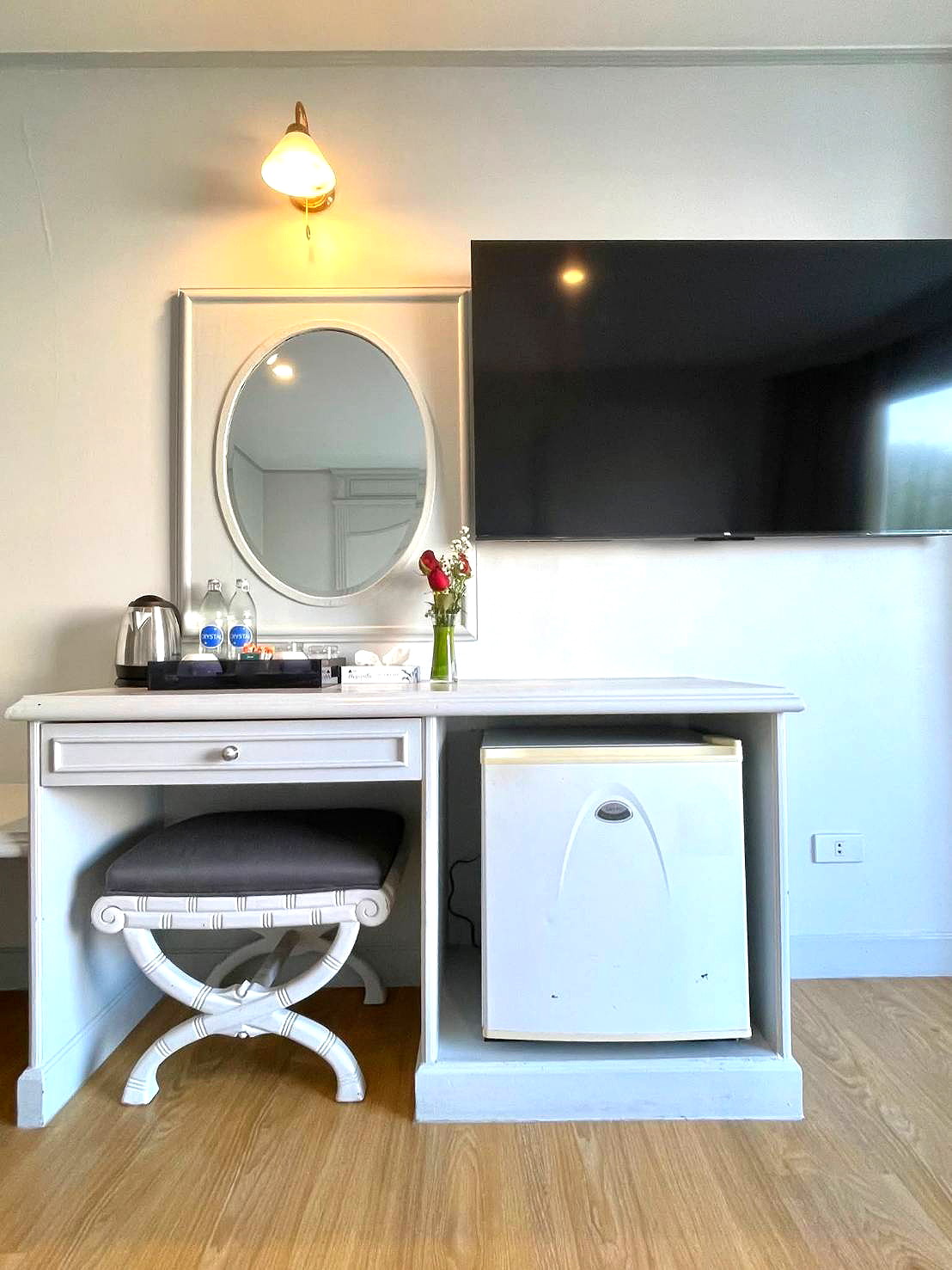 Pictures of CH Hotel 4/7