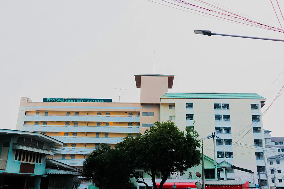 Condo — photo 1