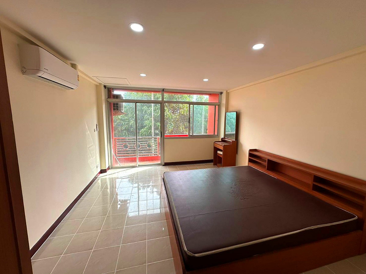 Pictures of Kamonwan Apartment 10/11