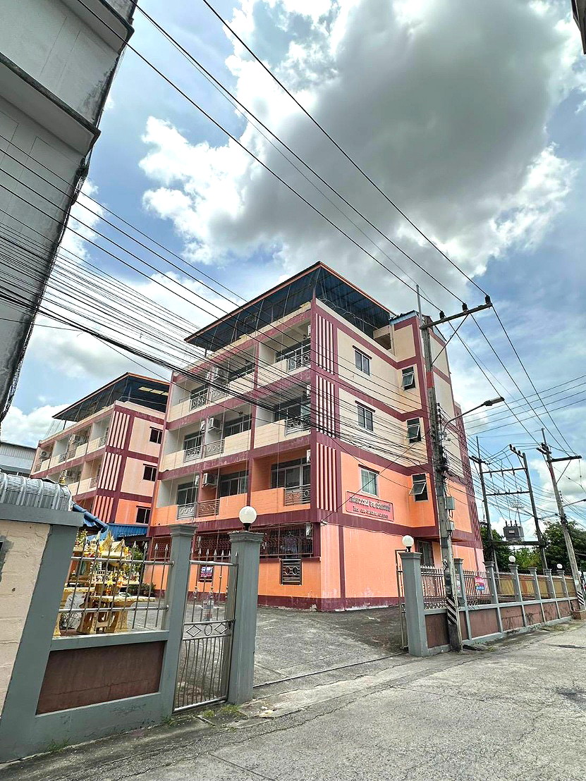 Pictures of Kamonwan Apartment 4/11