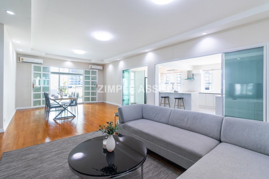 Spacious residence in Thonglor, fully furnished, peaceful atmosphere with pool, fitness center. - Apartment for Rent