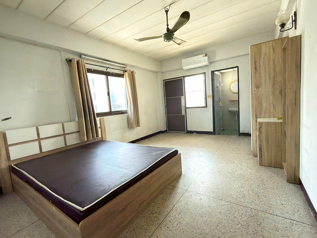 Pictures of Sirinporn Mansion 2/15