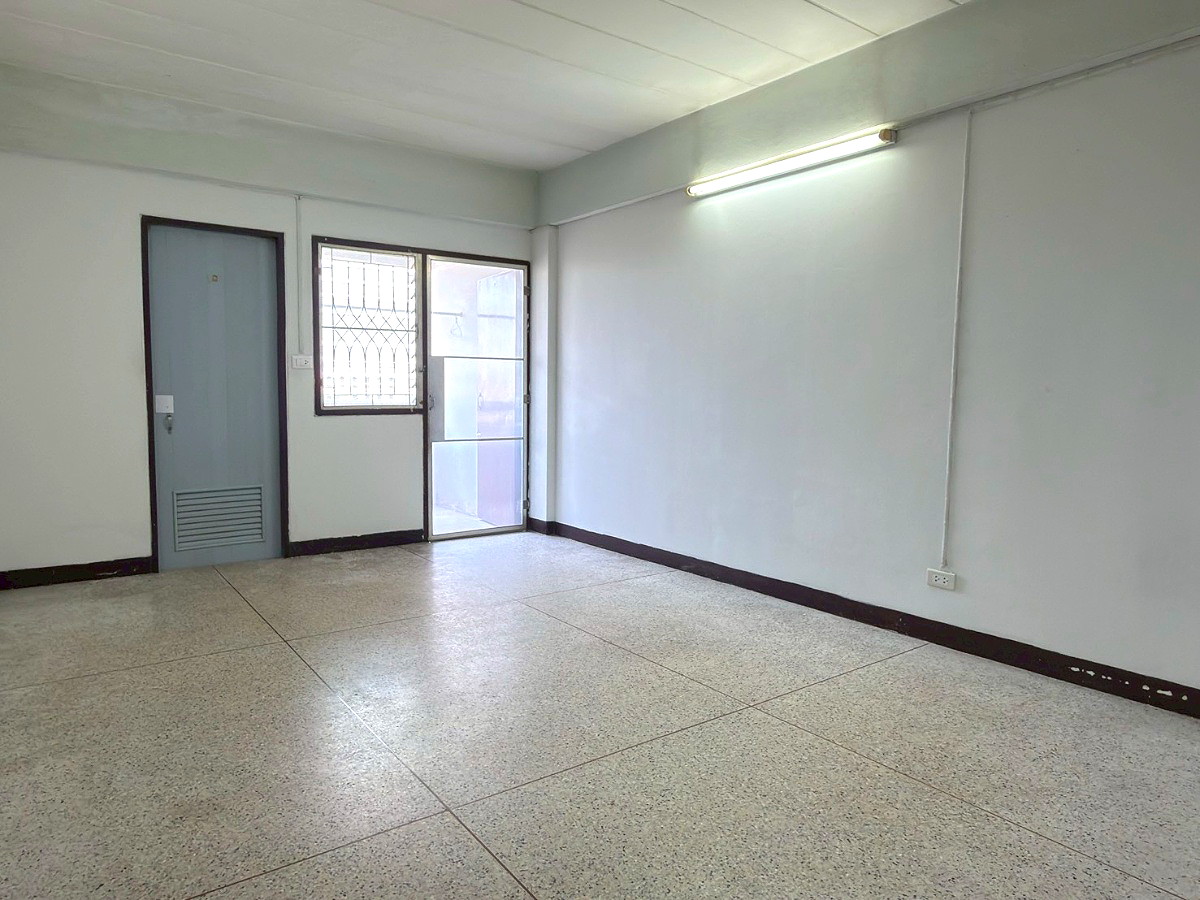 Pictures of Sirinporn Mansion 4/15