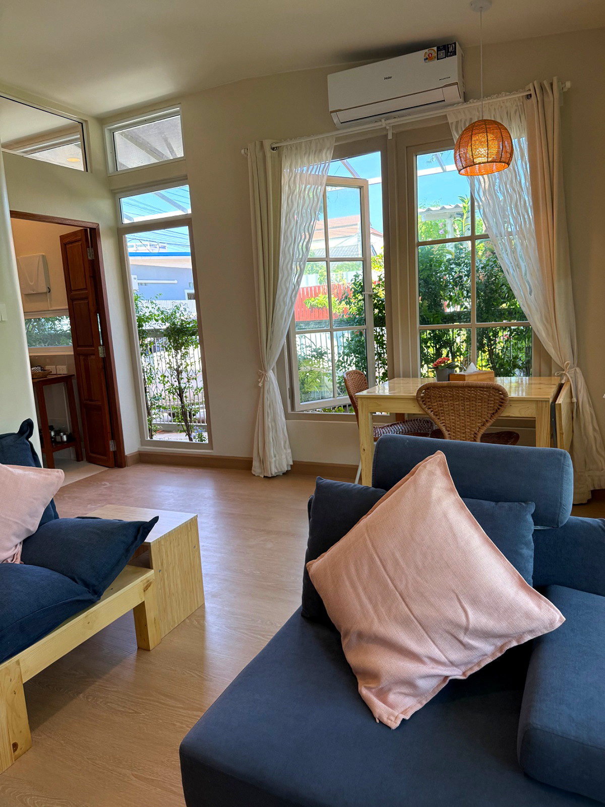 Pictures of de 2 cozy garden near beach 6/13