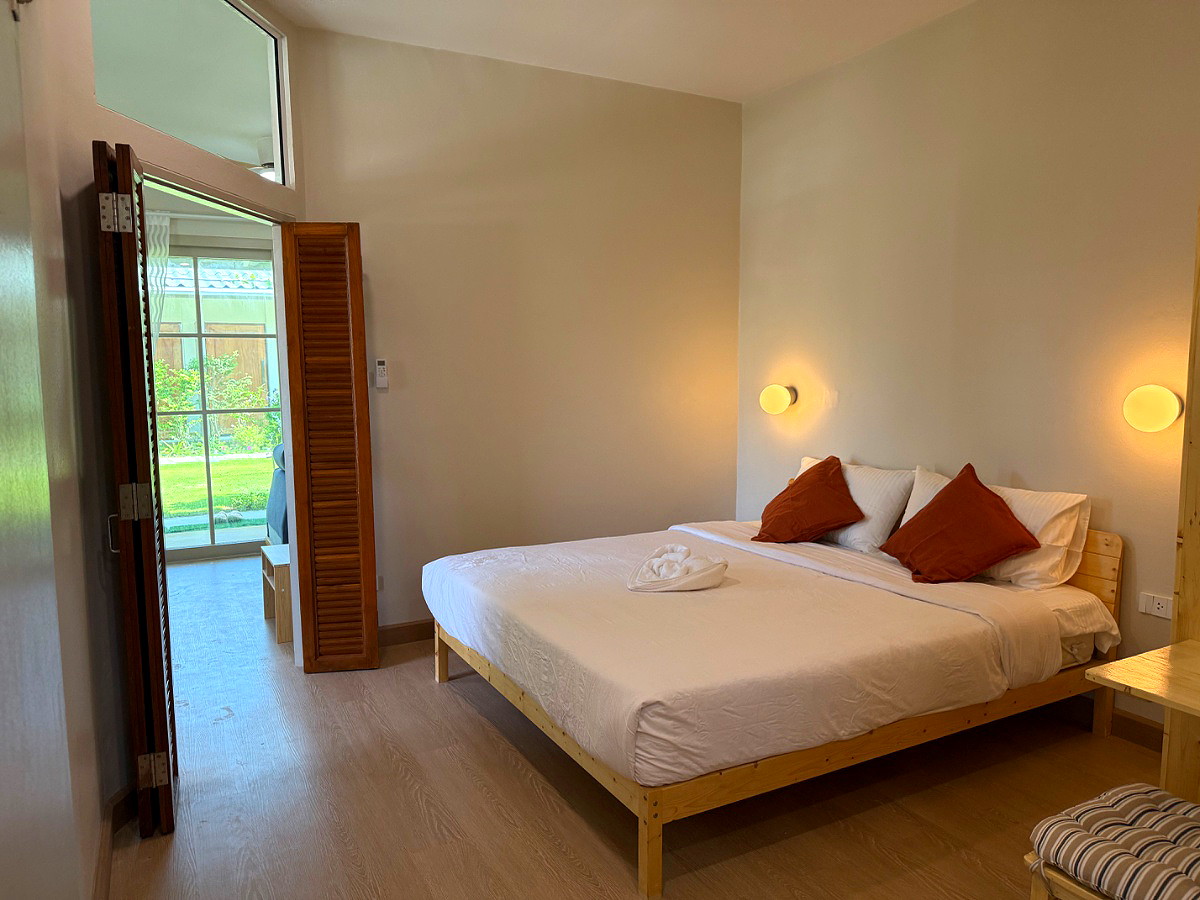 Pictures of de 2 cozy garden near beach 5/13