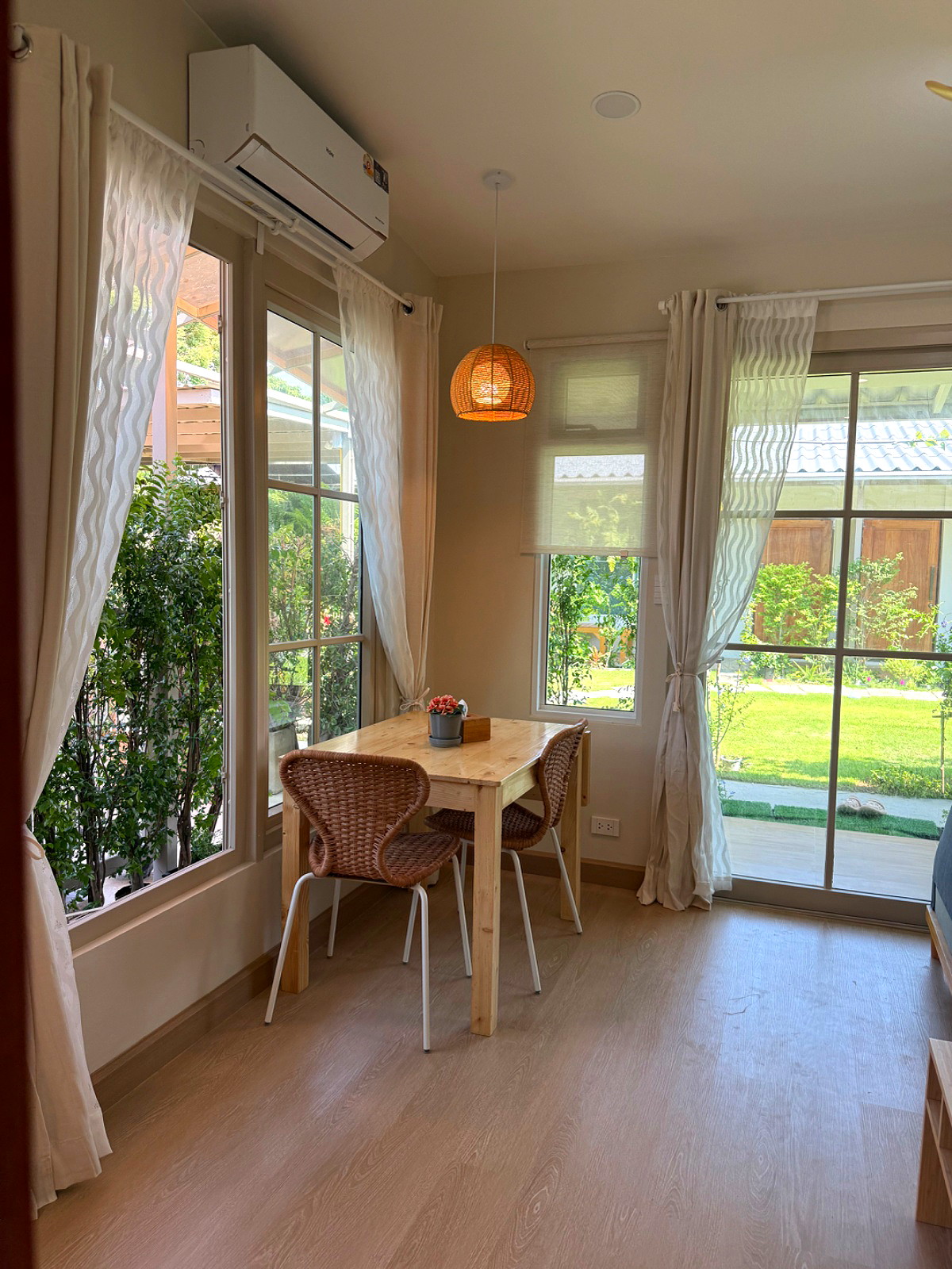 Pictures of de 2 cozy garden near beach 4/13