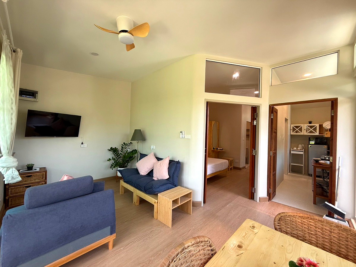 Pictures of de 2 cozy garden near beach 3/13