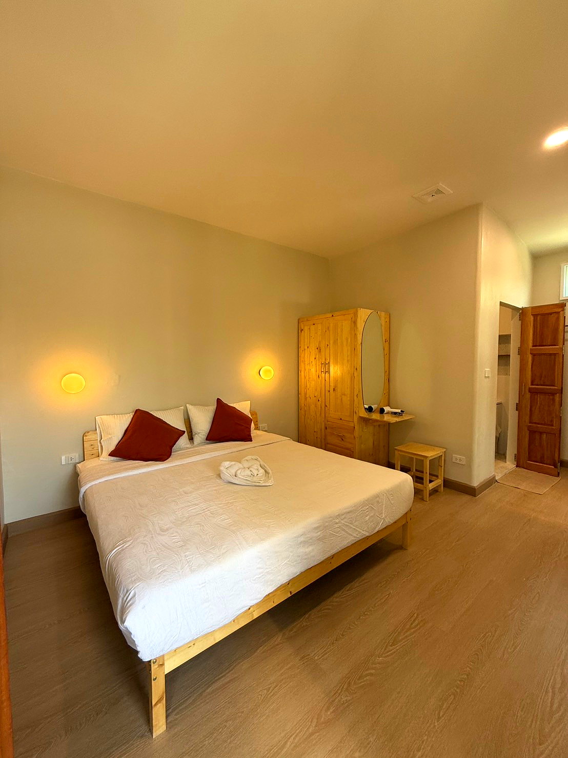 Pictures of de 2 cozy garden near beach 7/13