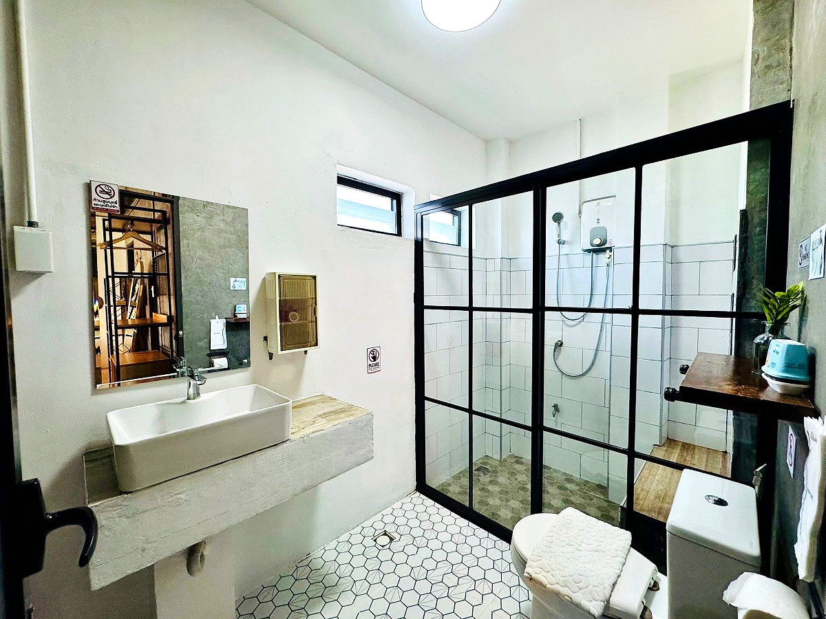 Pictures of Tanwa House 12/31